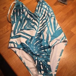 Cupshe Fashion Women’s One-piece Swimsuit